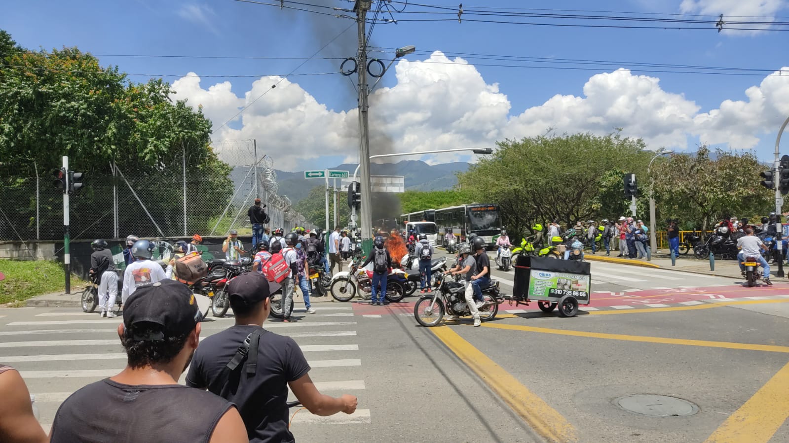 Comunidad recibió a garrotazos a fletero en el barrio Belén de Medellín