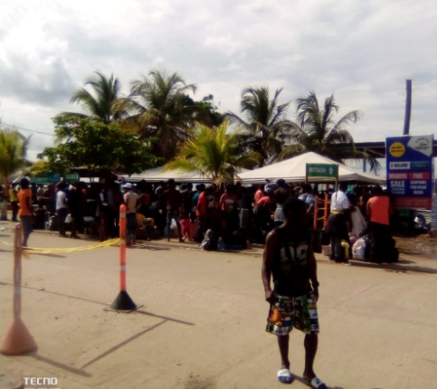 Referencia migrantes represados en Necoclí, Antioquia.