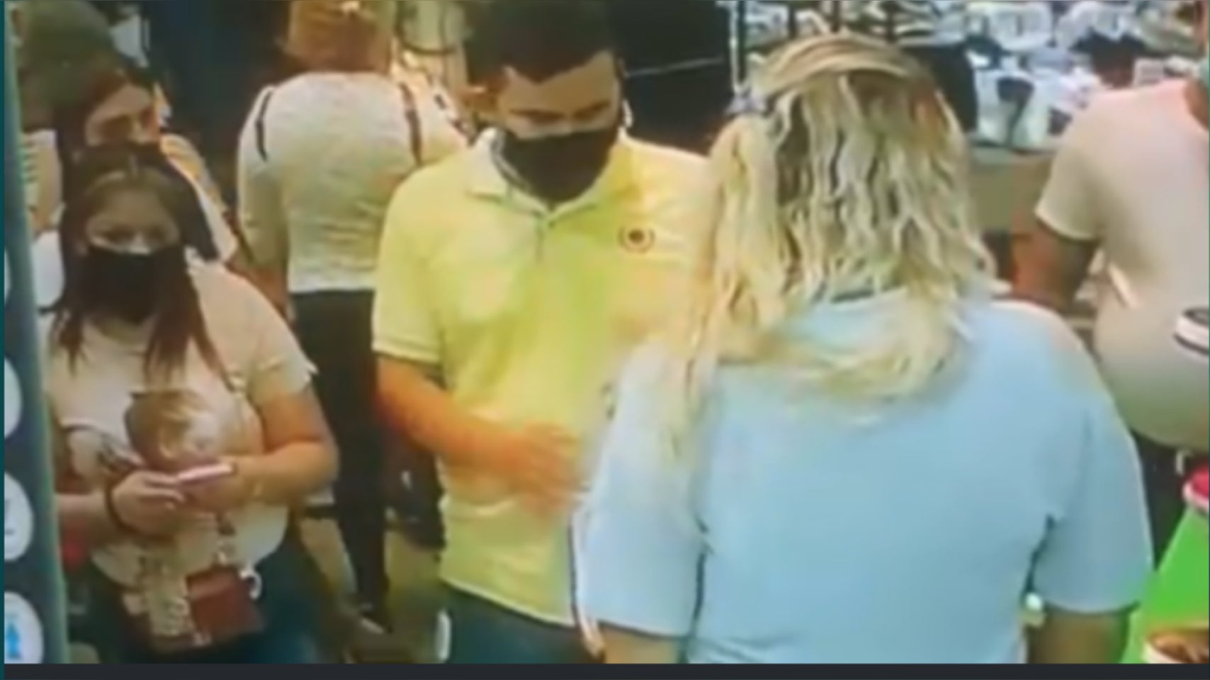 Los presuntos ladrones quedaron grabados en las cámaras de seguridad.