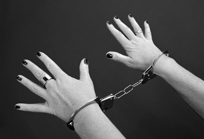 El hurto fue cometido con arma de fuego y arma blanca.