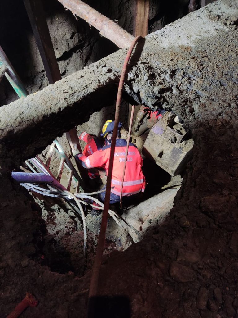 Rescate de obreros en Bello