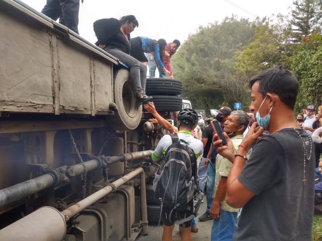 Dos lesionados dejó el volcamiento de un bus en Antioquia
