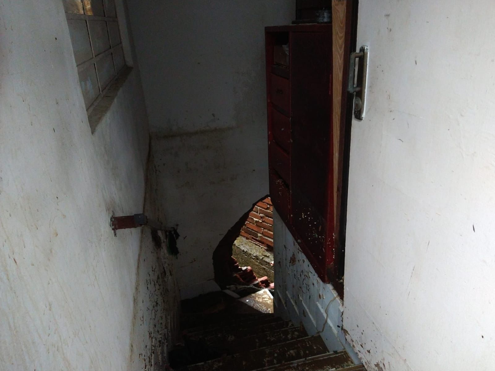 Un muerto dejó el colapso de un muro en Campo Valdés