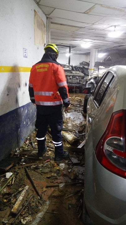 Un muerto dejó el colapso de un muro en Campo Valdés