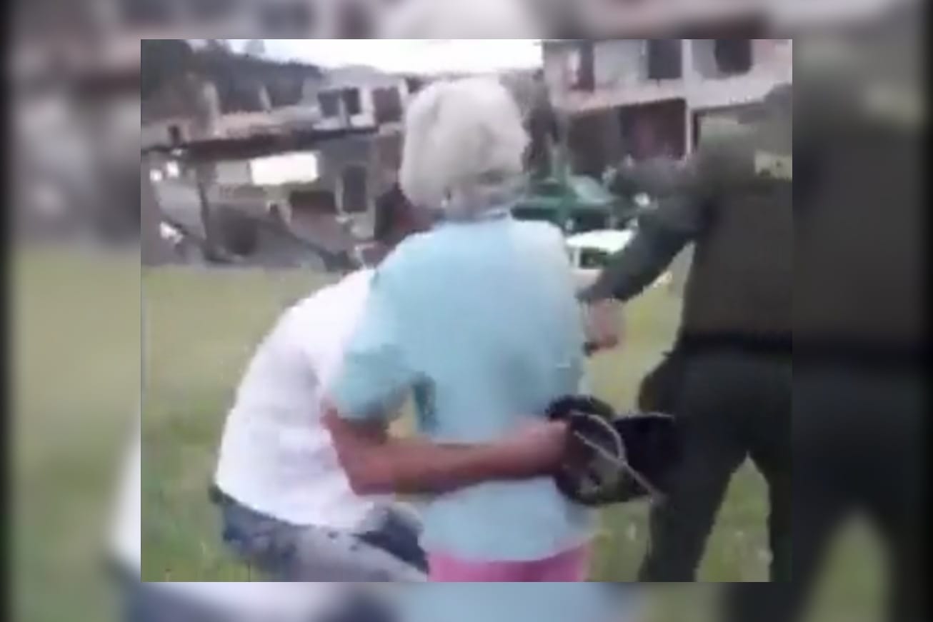 Policía desmiente abuso y asegura que abuelita intentó evitar la captura de un jíbaro