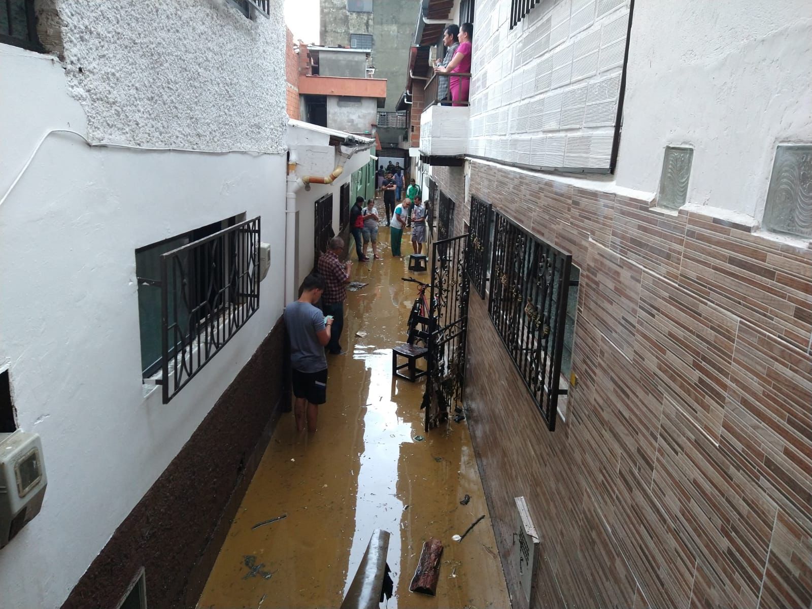 Un muerto dejó el colapso de un muro en Campo Valdés
