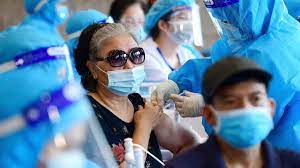 El certificado de vacunación sería exigido en restaurantes y bares.