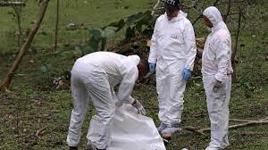 La víctima también presentaba lesiones con arma blanca y de fuego.