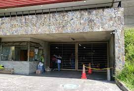 Los prófugos forzaron las cerraduras de las celdas y golpearon al patrullero de la estación.