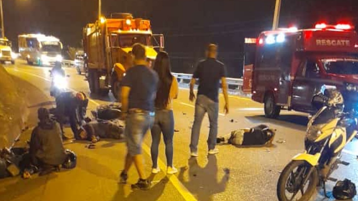 Al parecer uno de los conductores transitaba en contravía.