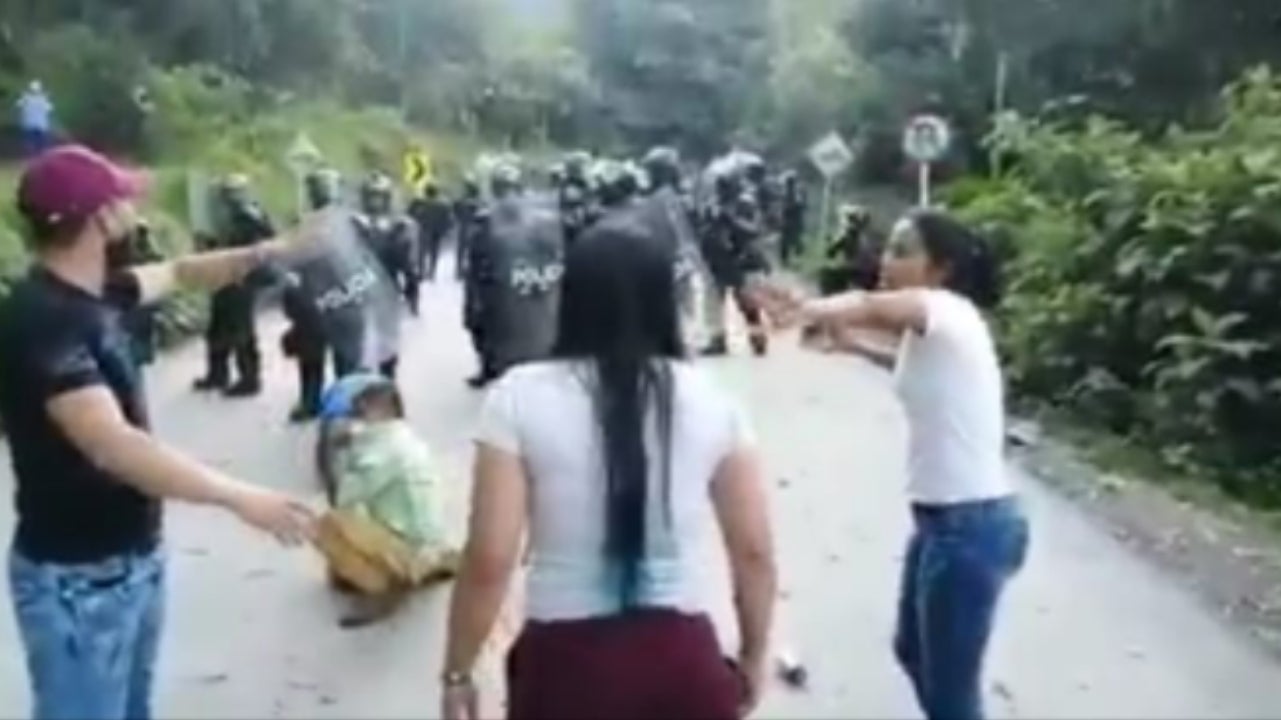 Durante una semana, los habitantes realizaron un plantón en el lugar.