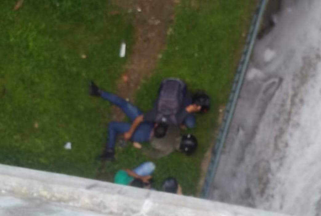 Una Joven motociclista falleció al caer desde el Puente de la Madre Laura en Medellín