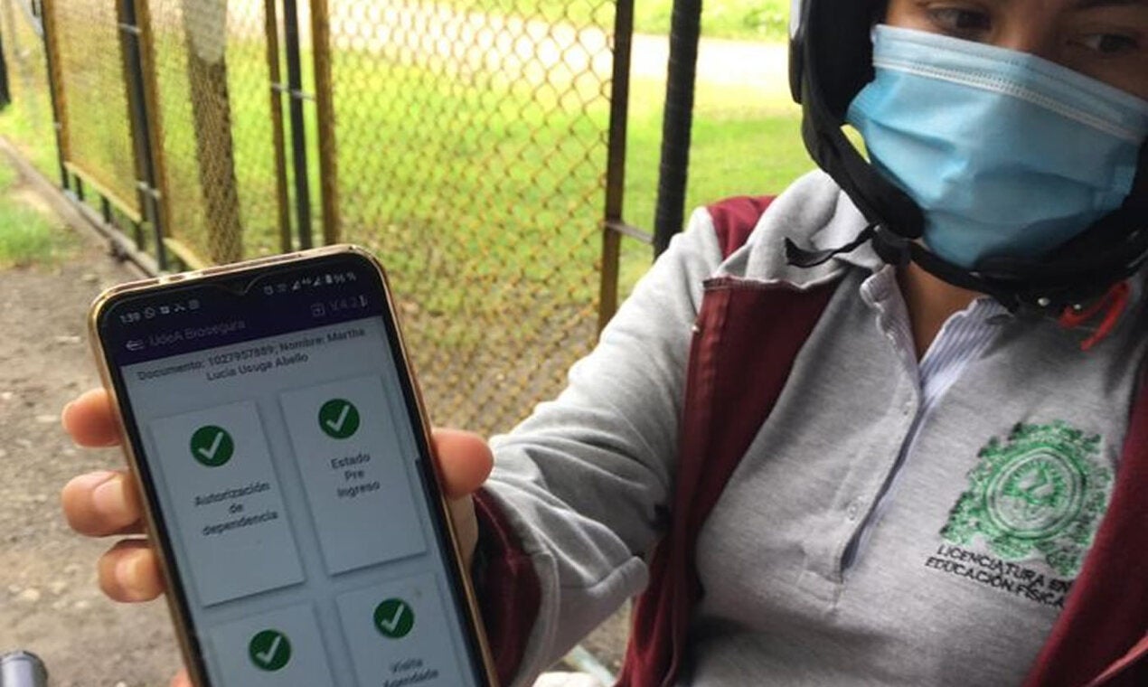 Referencia ingreso de estudiantes de la Universidad de Antioquia cumpliendo los protocolos de bioseguridad.