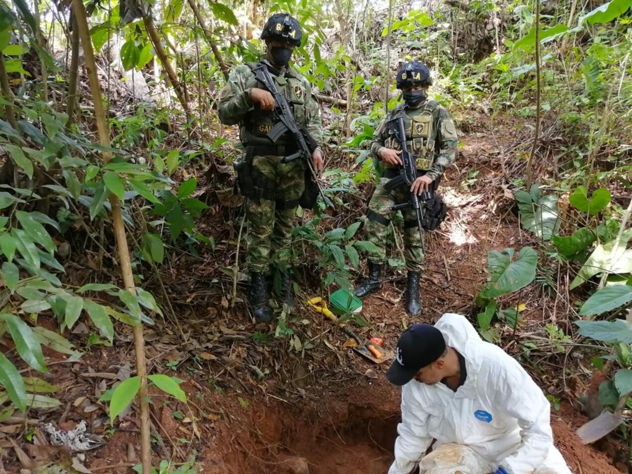 Inspección de la fosa en Tarazá, Antioquia.