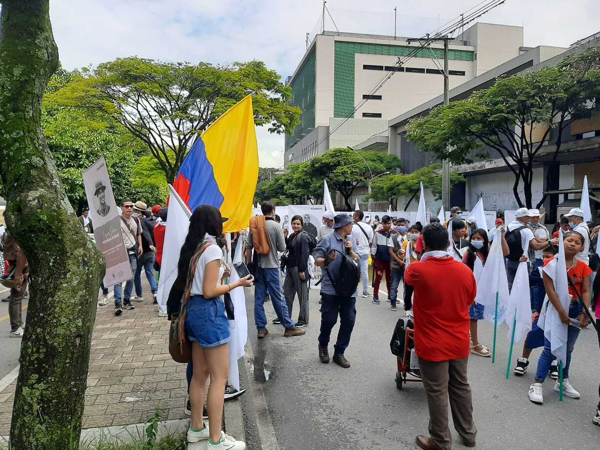 Marcha de excombatientes de las Farc en Medellín.