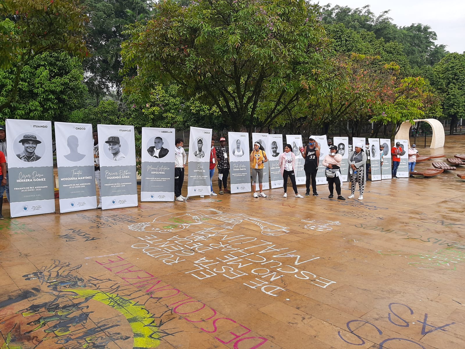Marcha de firmantes de paz en Medellín.