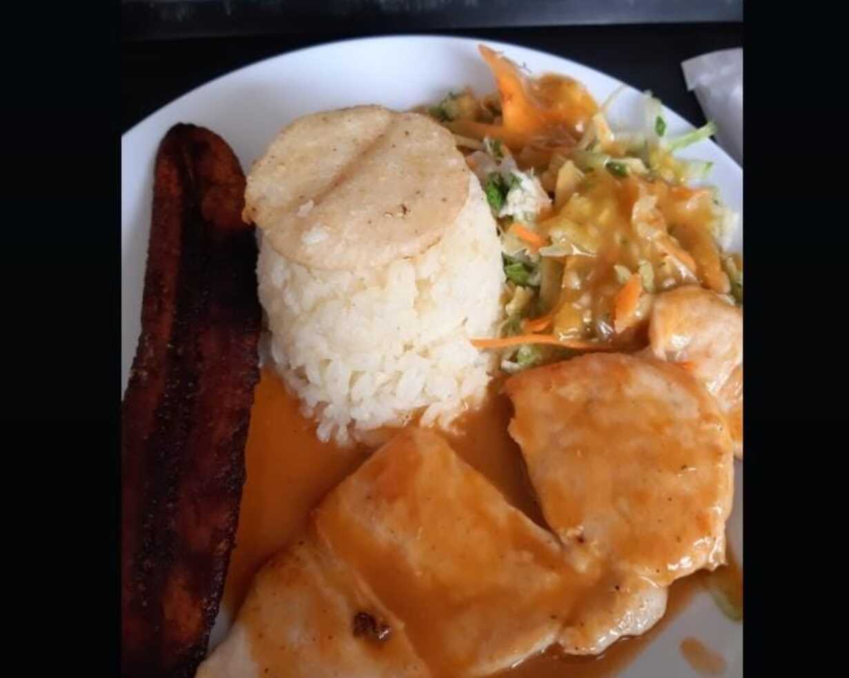 Referencia almuerzo ejecutivo o 'corrientazo' en Medellín.