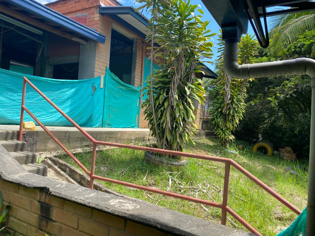 Más de 50 colegios en Medellín retornaron a la presencialidad en malas condiciones