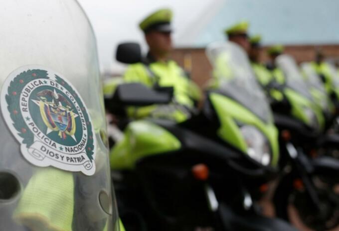 Capturan a 5 policías que pedían “su tajada” a clientes de una empresa de Medellín