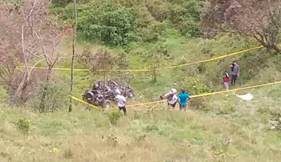 Dos muertos y tres lesionados dejó el volcamiento de un vehículo en Guatapé , Antioquia