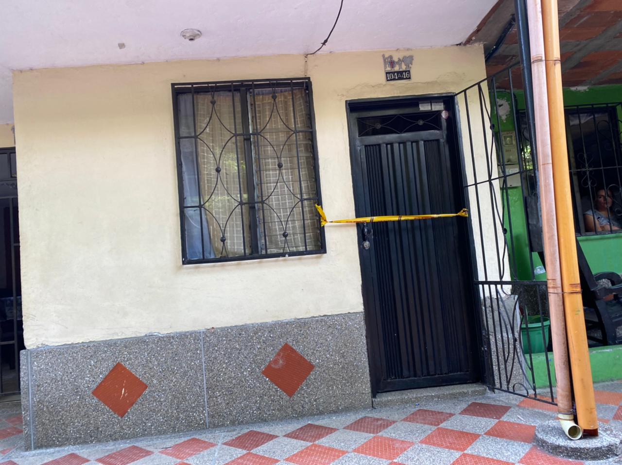 Mensajero fue apuñalado en el cuello dentro de su vivienda en Castilla