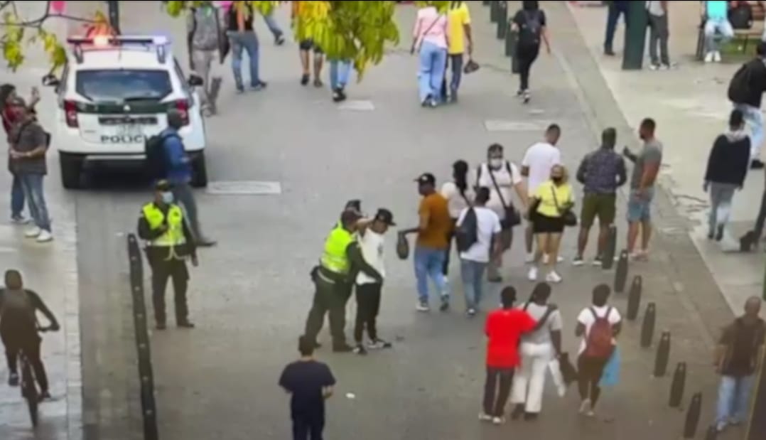 [Video] Graban a ladrón de celulares en el centro de Medellín