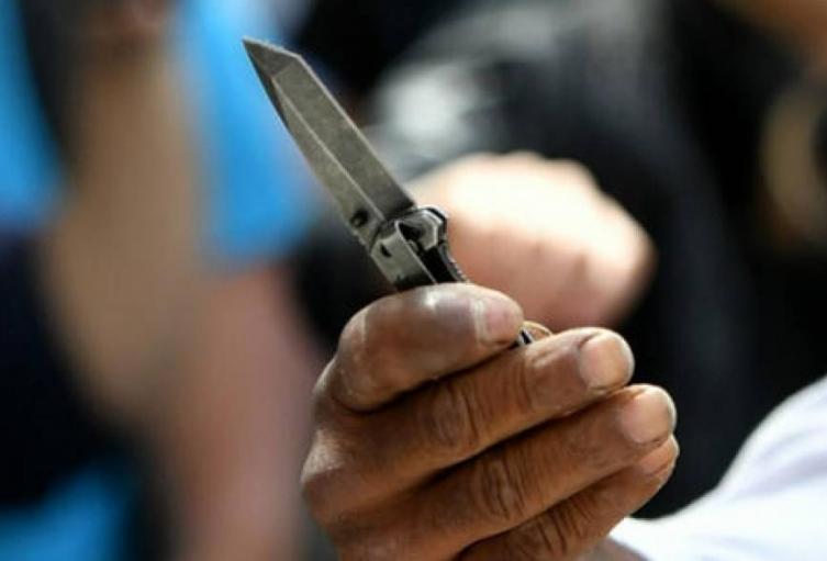 Agresión con arma blanca