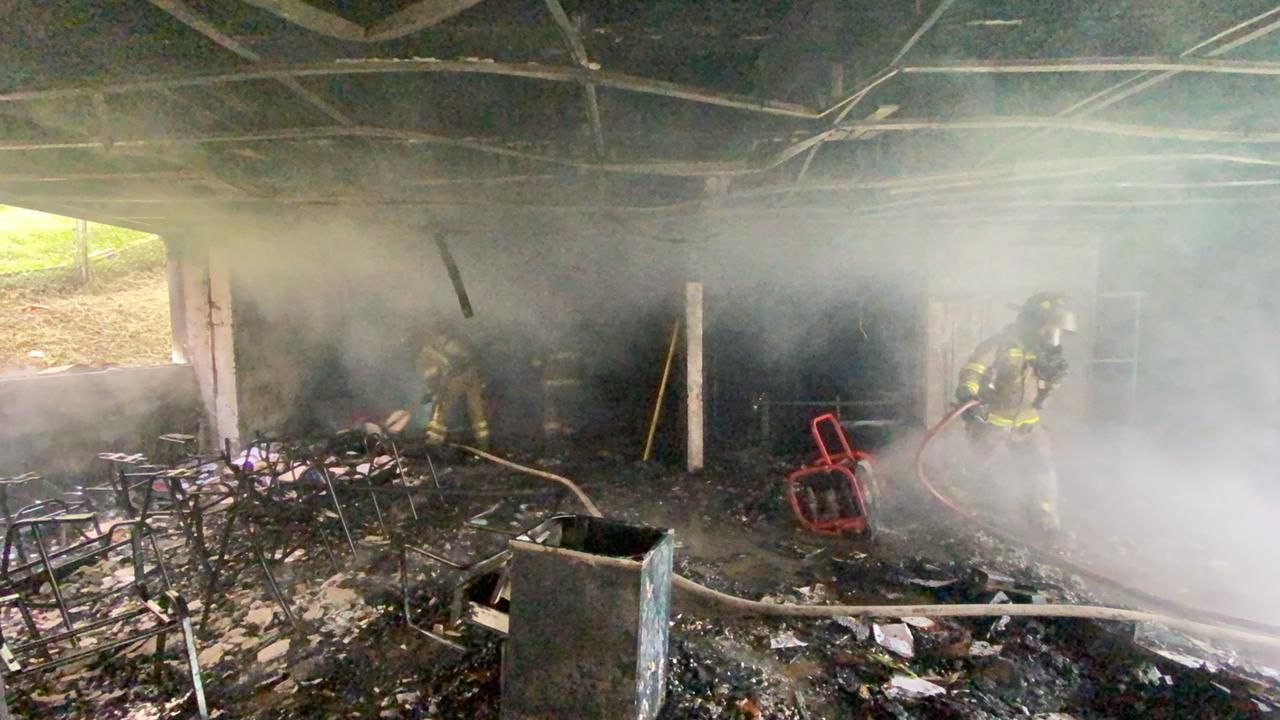 [Fotos] ¡Qué Susto! Incendio en un centro de protección infantil en El Poblado