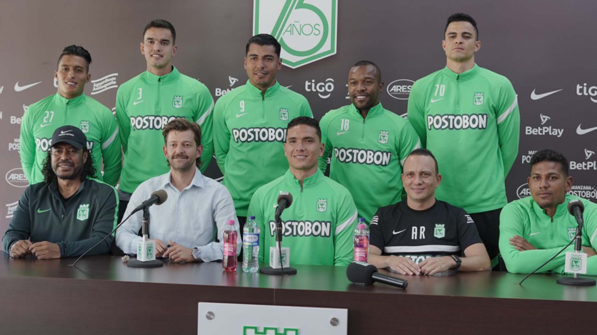 Aldair Quintana es respaldado por varios jugadores de Atlético Nacional