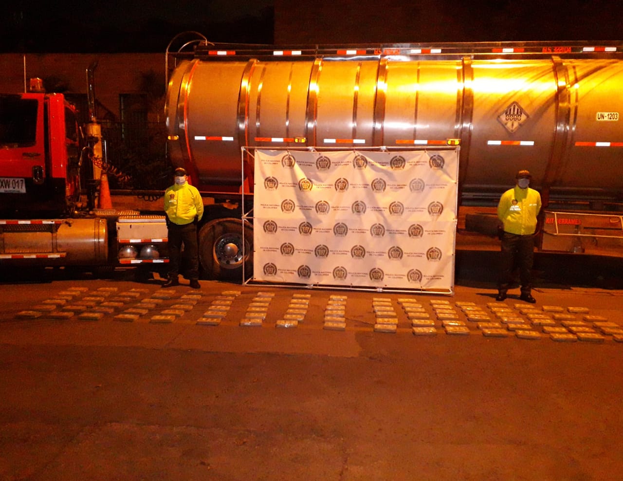 Hallaron 100 kilos de cocaína en un camión cisterna en Medellín