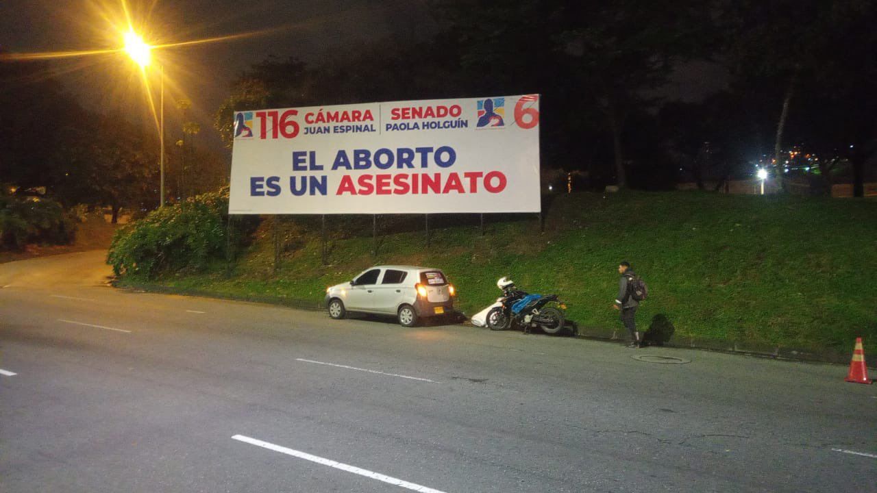 Valla de la senadora Paola Holguín