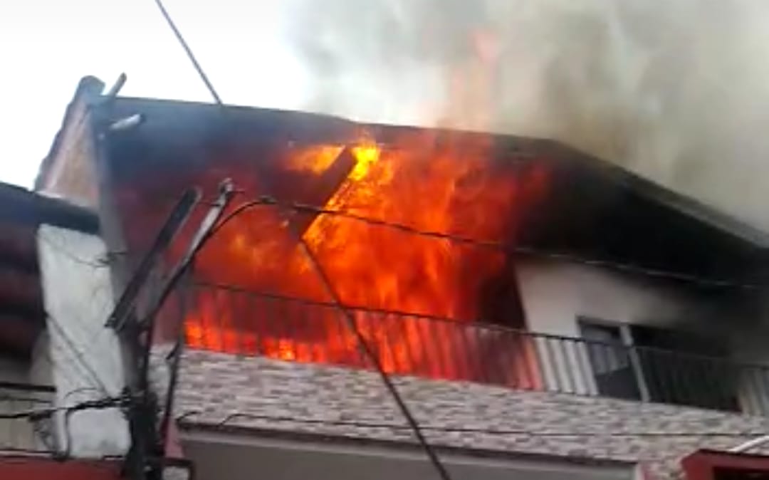Familia de Medellín lo perdió todo en voraz incendio de su casa