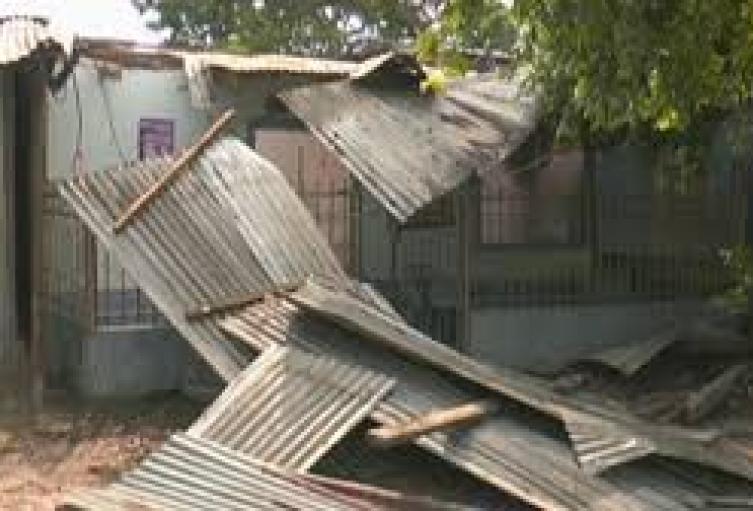 15 de ellas quedaron destechadas. Esta emergencia no dejó personas lesionadas.