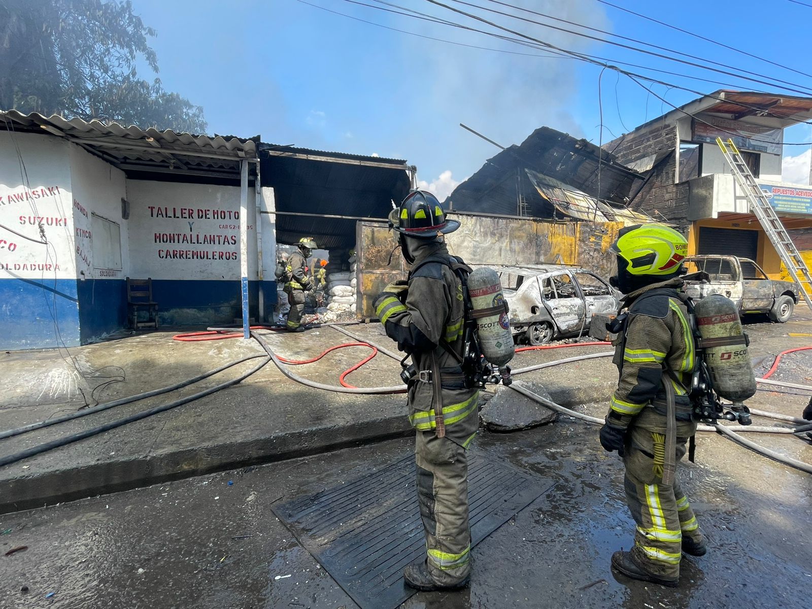 Incendió consumió una chatarrería en el barrio Zamora de Medellín