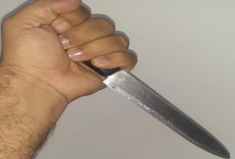 La víctima fue asesinada de varias puñaladas.