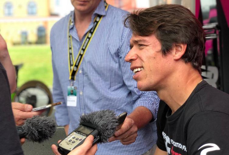 Robaron a tienda de Rigoberto Urán