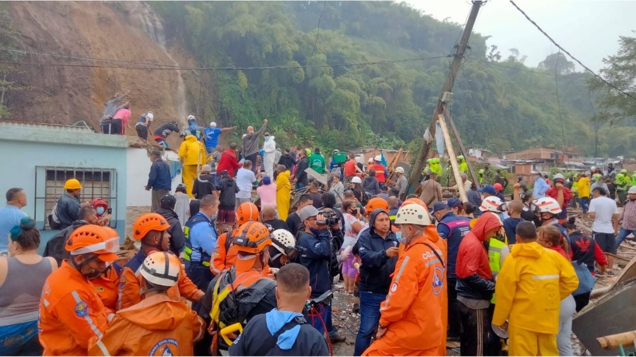 Momentos en que buscaban a los desaparecidos