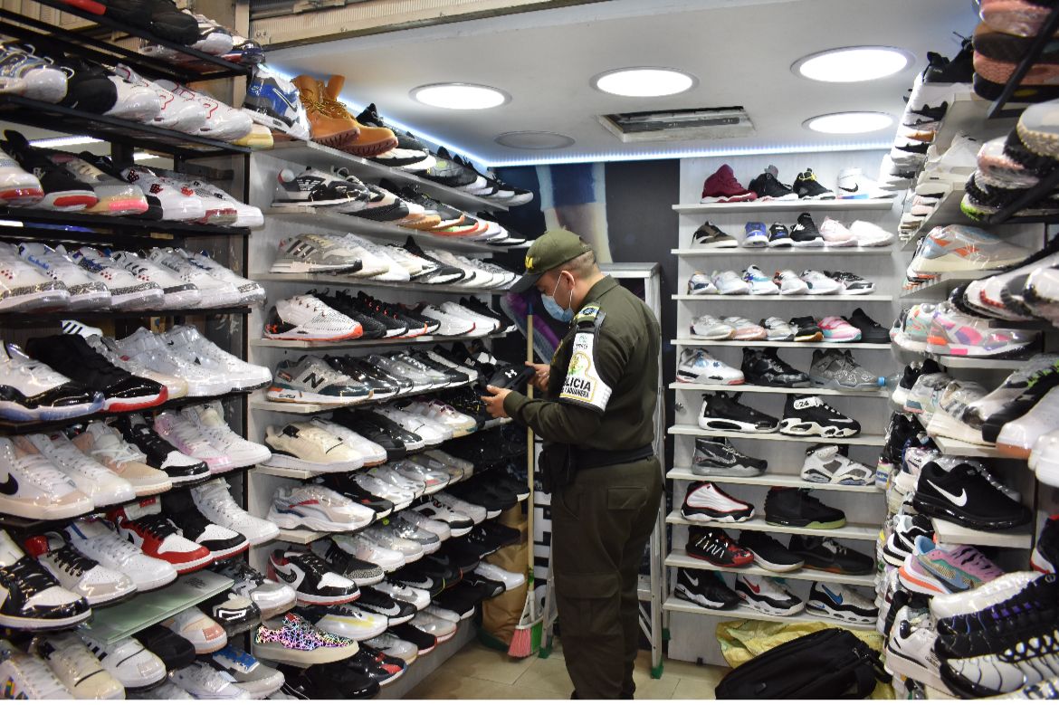 La mercancía fue incautada en 21 locales de la Plaza Minorista.