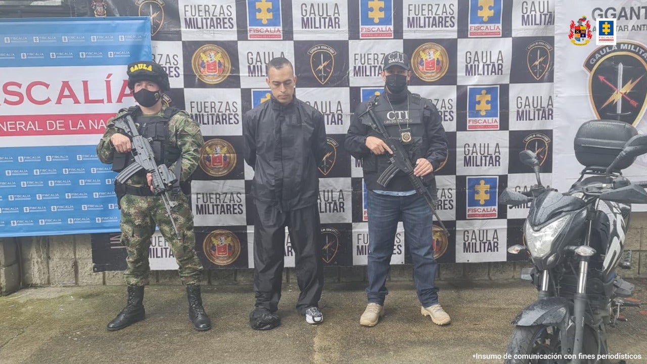 El uniformado fue capturado, recibiendo al parecer, parte de este pago ilegal.