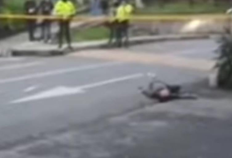 Investigan a policías por la muerte de un motociclista en Itagüí