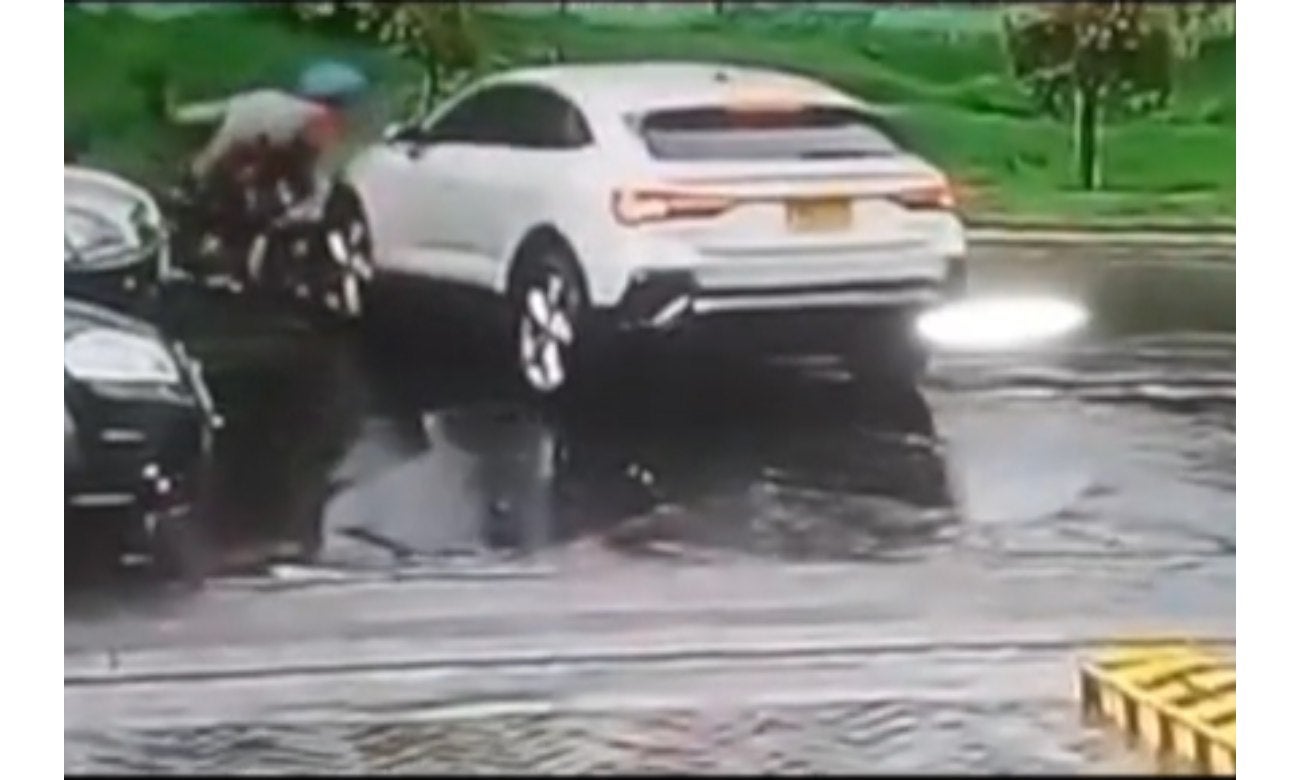 Reconocido delantero colombiano estrelló su camioneta nueva sacándola del concesionario