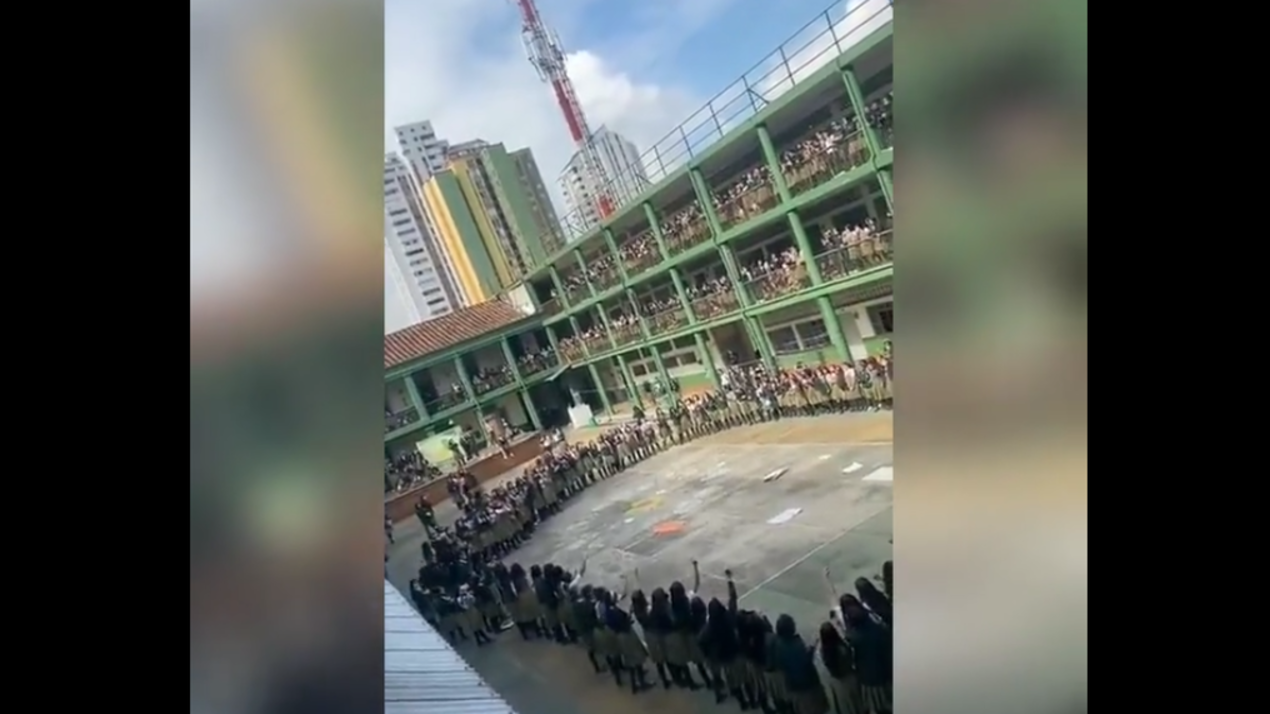 Referencia protesta de estudiantes del colegio Cefa de Medellín.