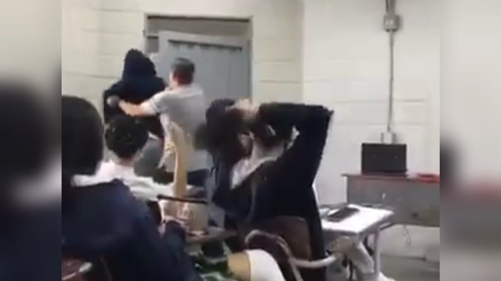 Los alumnos grabaron las imágenes que se hicieron virales en redes.