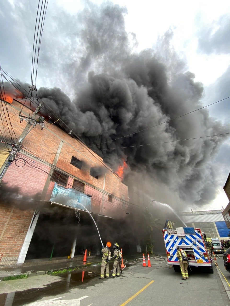 Dos personas lesionadas dejó un incendio en el Chagualo