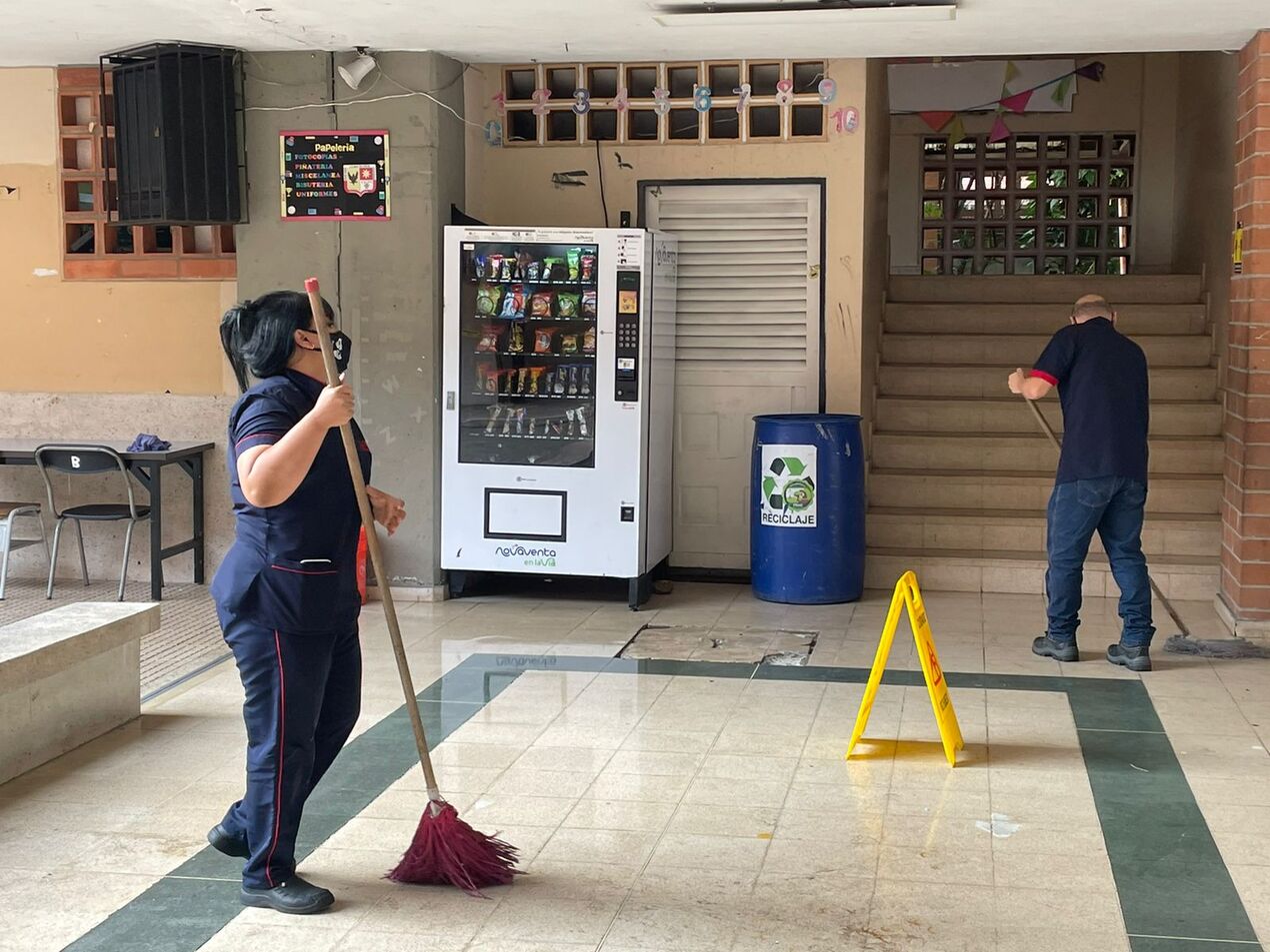 Referencia personal de salud en escuelas de Medellín.