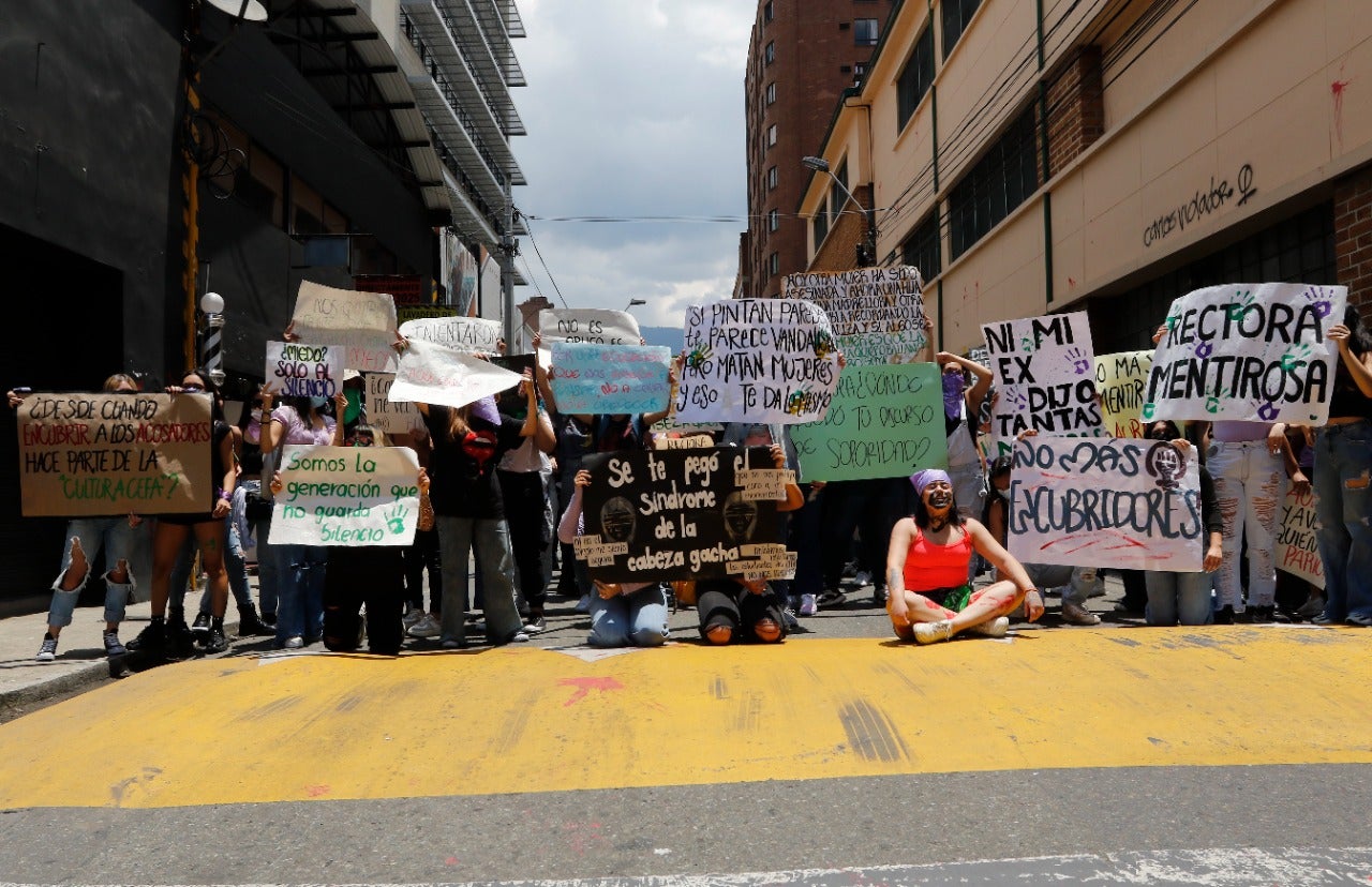 Las estudiantes reclamaron la actuación de la institución frente a casos de acoso.
