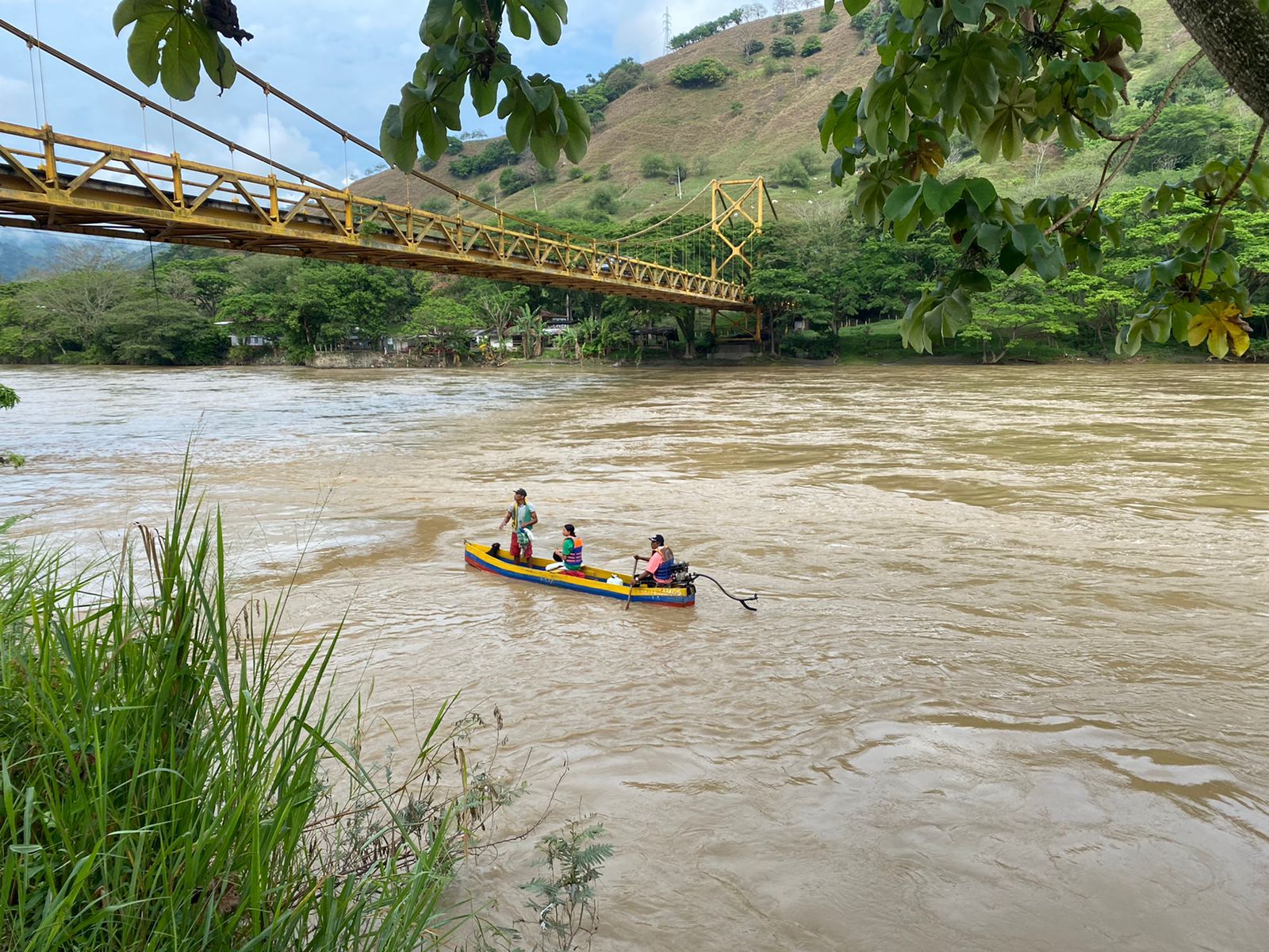 Búsqueda de joven que se ahogó en el río Cauca
