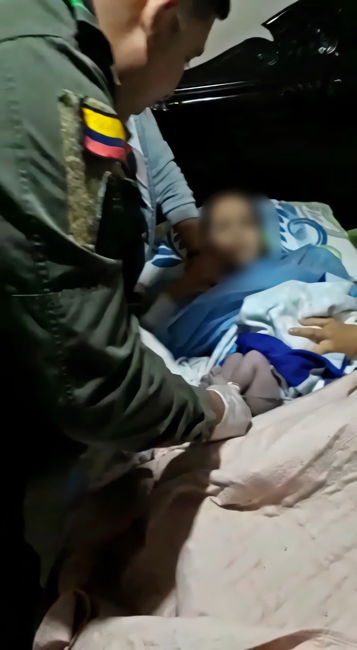 Los dos uniformados de manera heroica atendieron a una mujer venezolana en el municipio de Sonsón