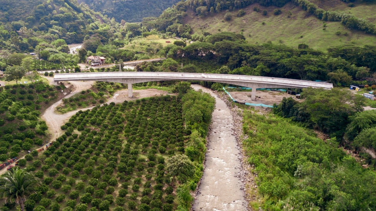La carretera entre Manizales y Medellín está cerrada