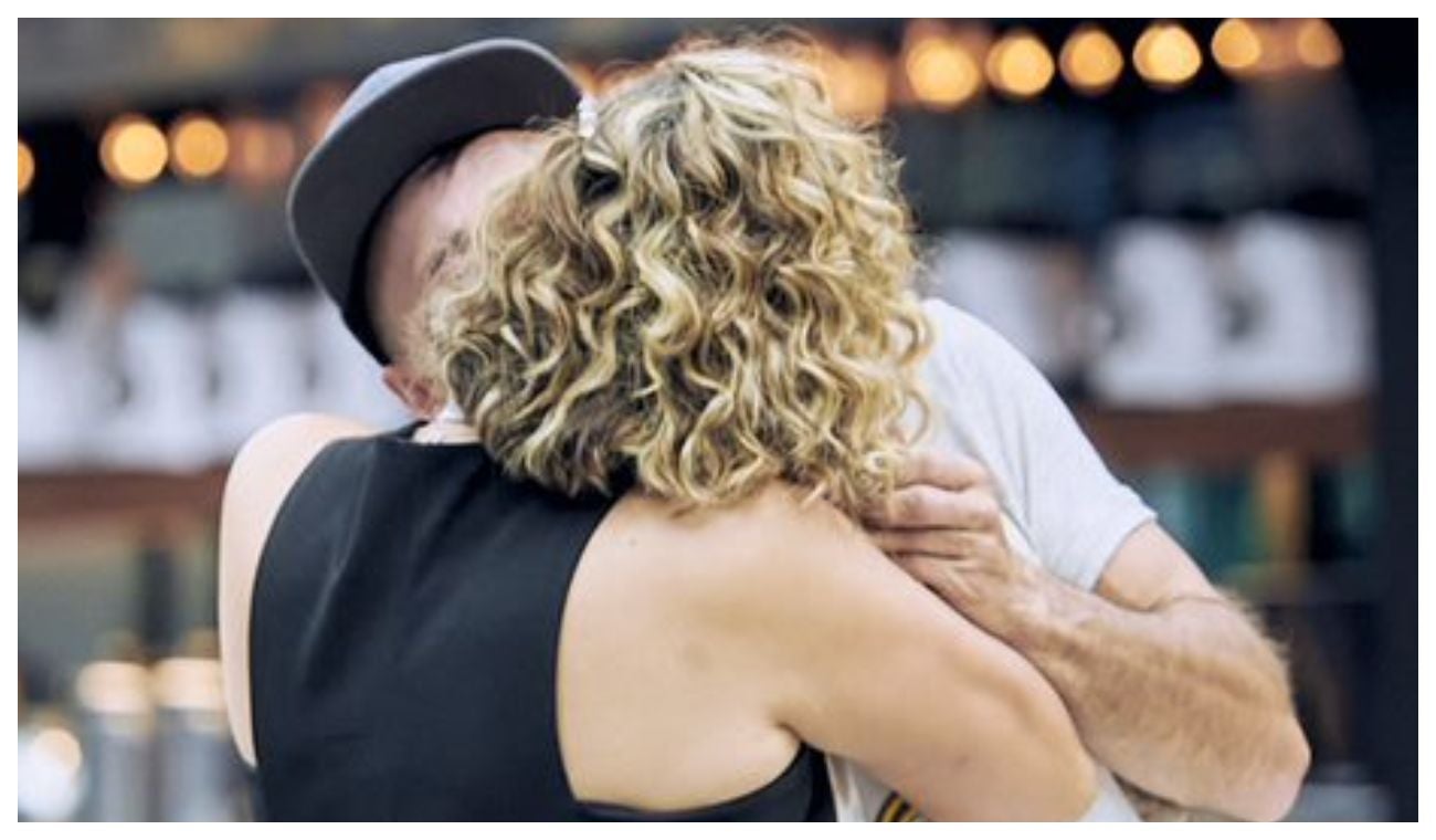 Aida Morales le roba beso apasionado a Tatán Mejía en pleno MasterChef Celebrity